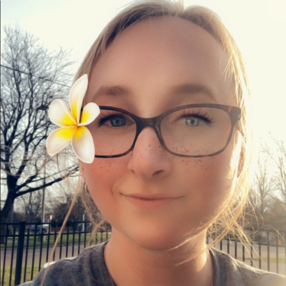 Meet your Posher, Elizabeth